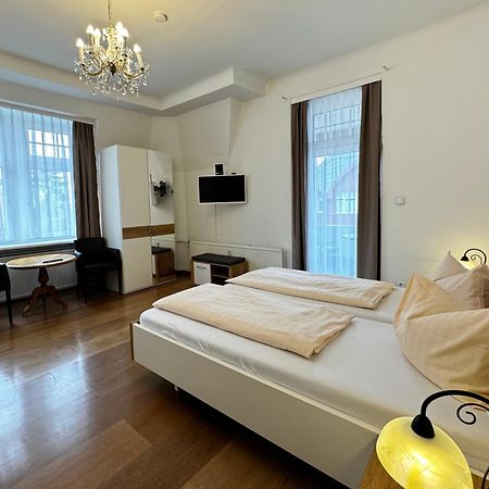 Hotel Zu Den Linden Dresden Bagian luar foto