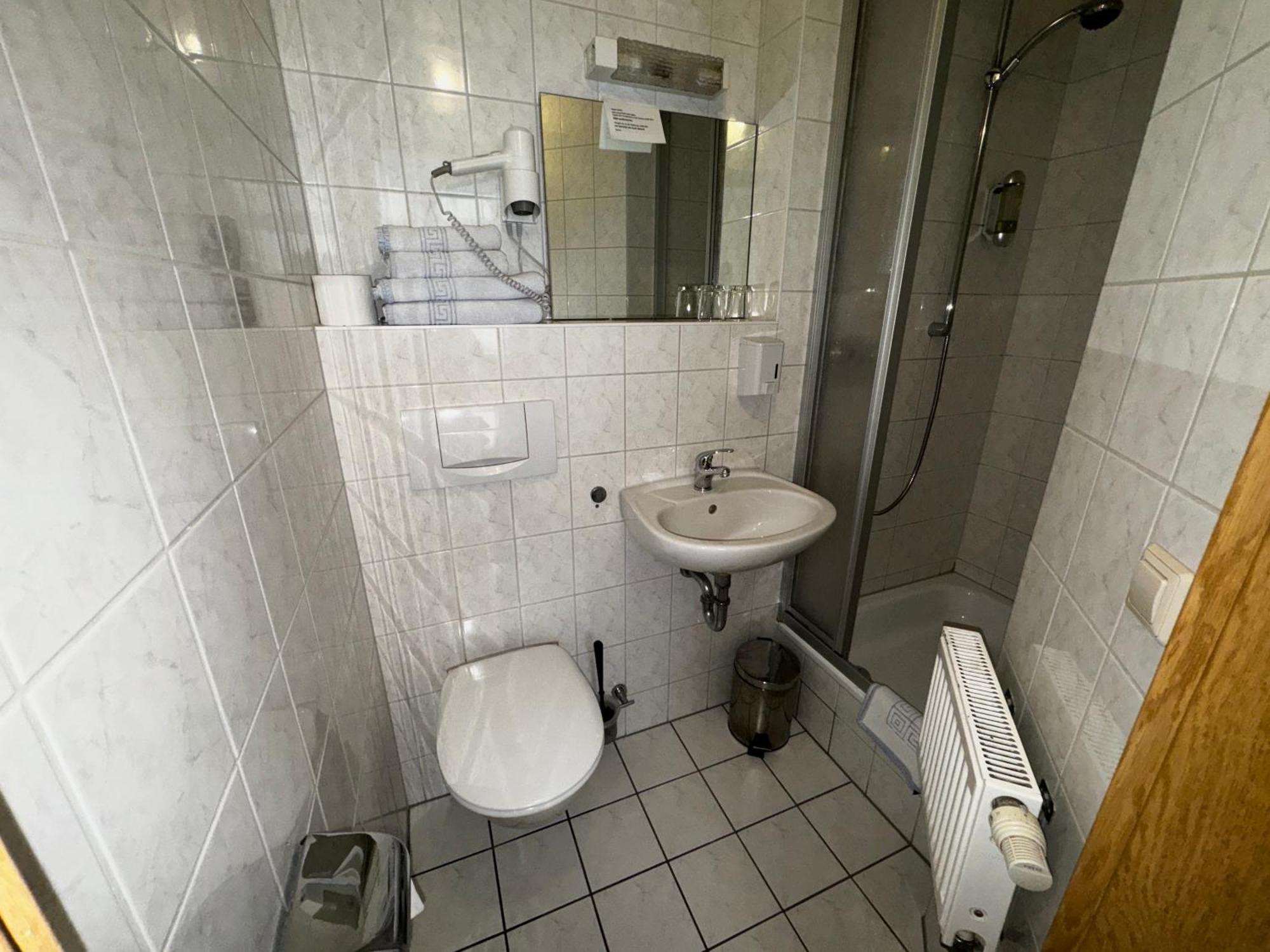 Hotel Zu Den Linden Dresden Bagian luar foto