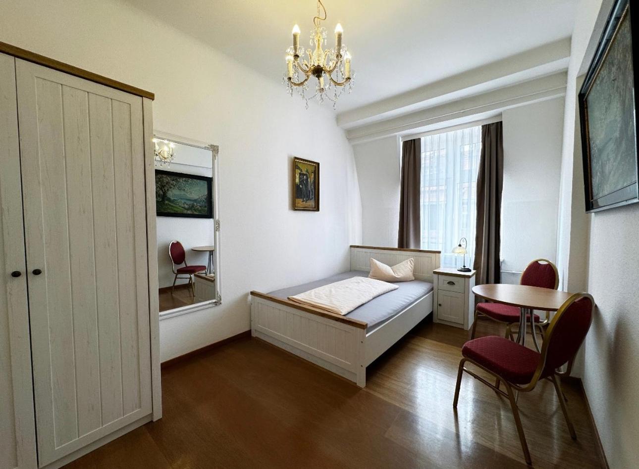 Hotel Zu Den Linden Dresden Bagian luar foto