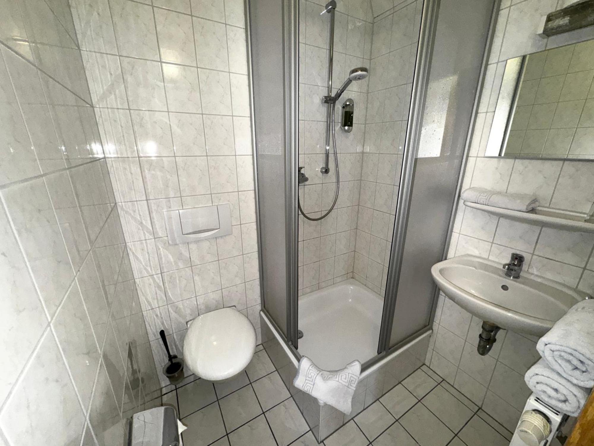 Hotel Zu Den Linden Dresden Bagian luar foto
