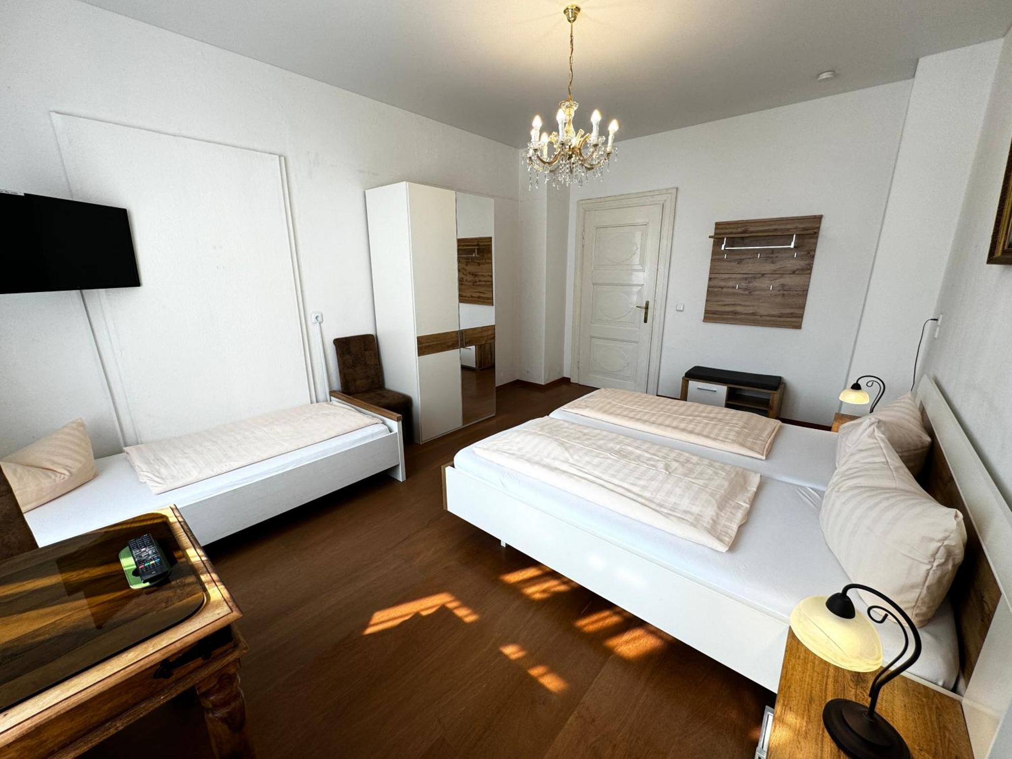 Hotel Zu Den Linden Dresden Bagian luar foto