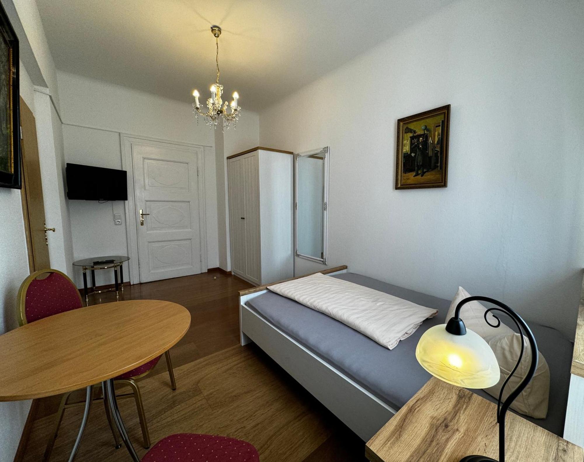 Hotel Zu Den Linden Dresden Bagian luar foto